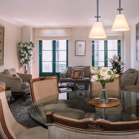 Con Encanto En El Centro De By * فيجو