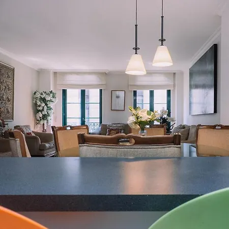 Con Encanto En El Centro De By * فيجو