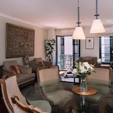 Con Encanto En El Centro De By * فيجو