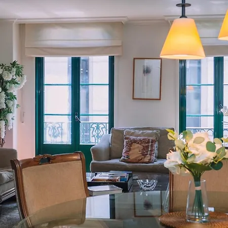 Con Encanto En El Centro De By * فيجو