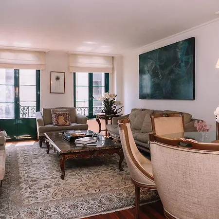 Con Encanto En El Centro De By فيجو